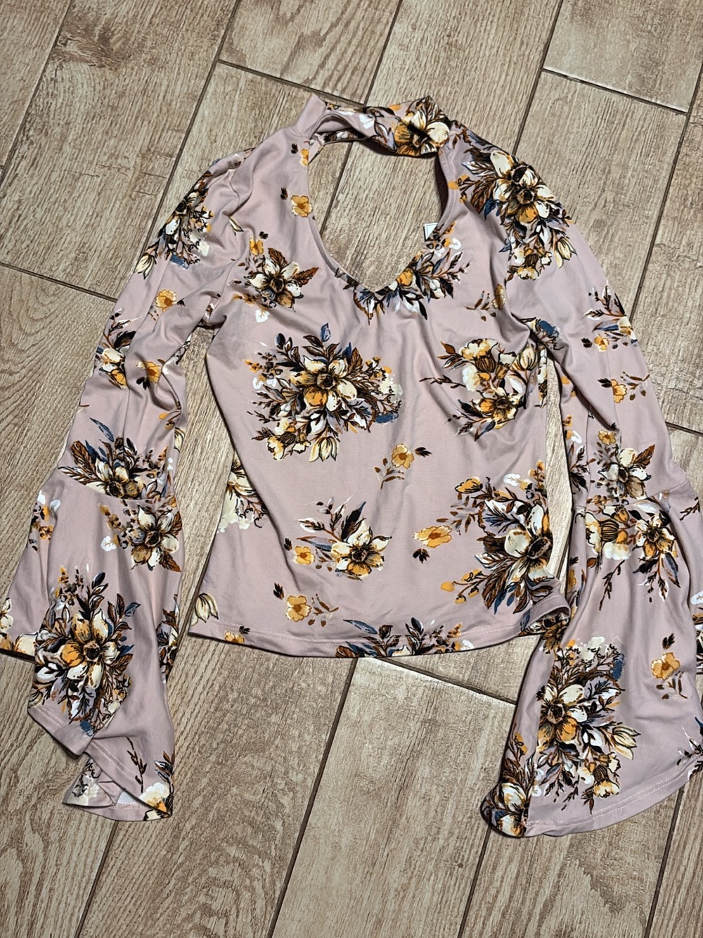 Floral Bell-Sleeve Keyhole Blouse in Dusty Mauve
